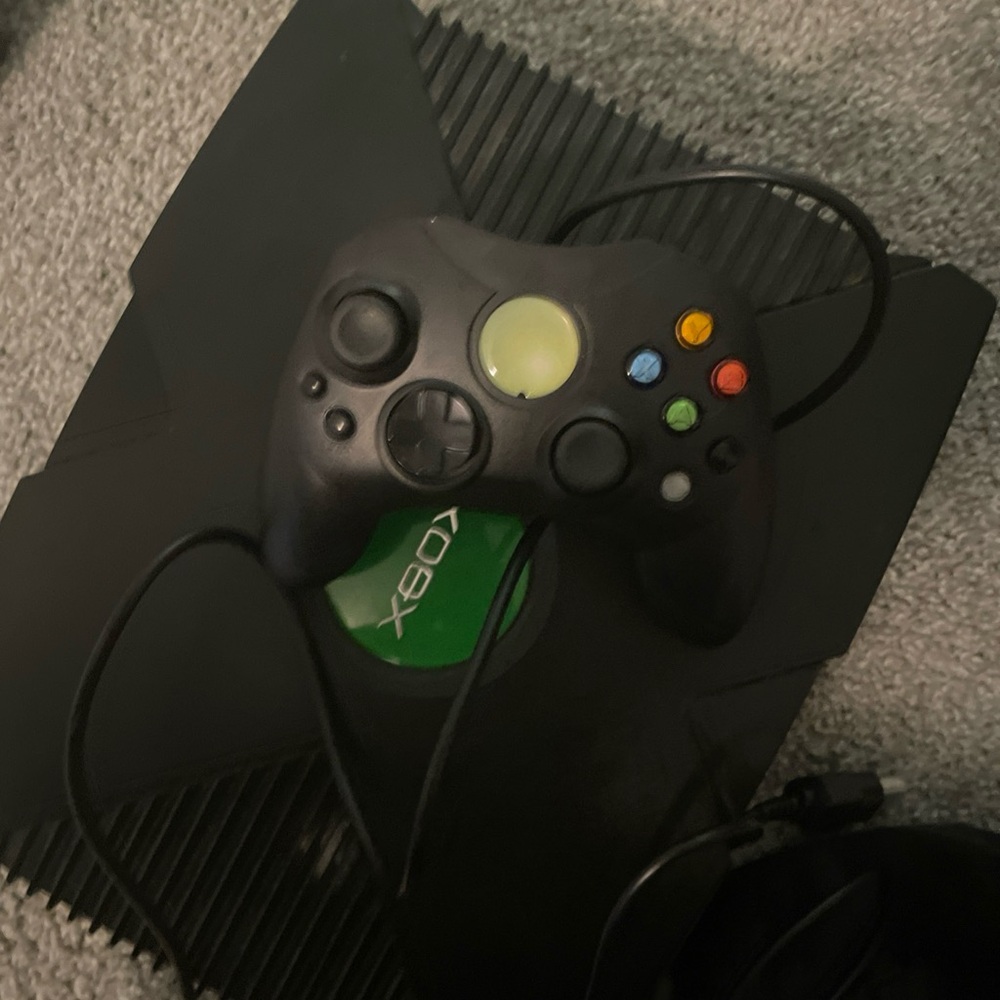 Og Xbox with controller